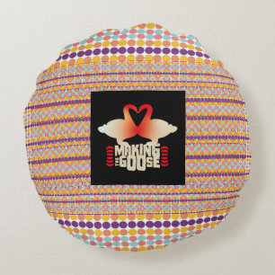 MAKING THE GOOSE BY MASANSER PIXELAT ROUND CUSHION