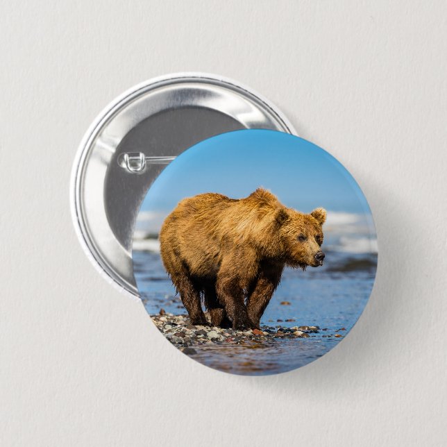 Mama bear watching her two kids 6 cm round badge (Front & Back)
