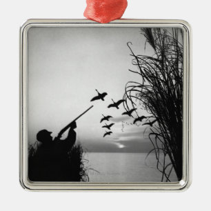 Man Duck Hunting Metal Tree Decoration