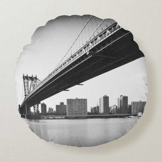 Manhattan Bridge and skyline, New York, US. Round Cushion (Front)