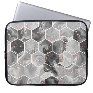 Marble hexagon seamless texture with gold pattern laptop sleeve