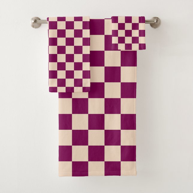 Maroon and beige chequerboard pattern bath towel set (Insitu)