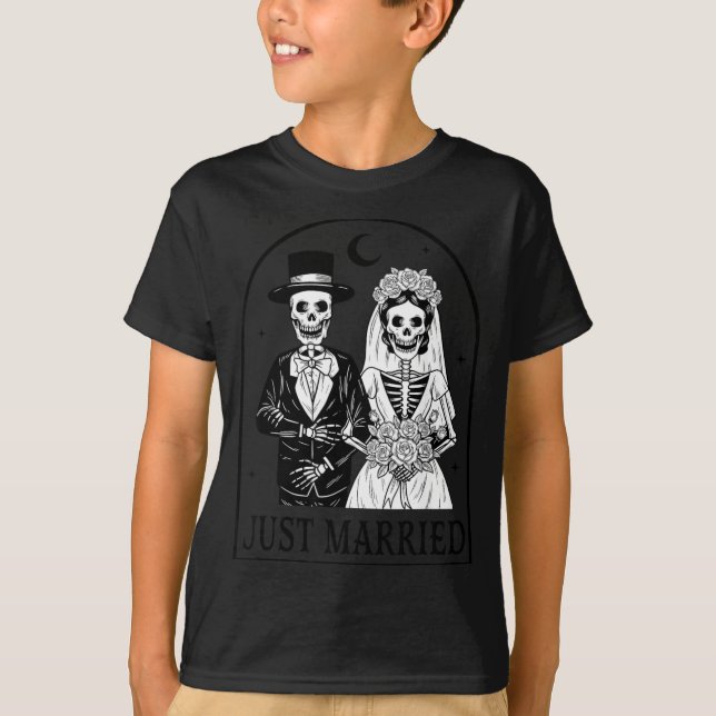 Married Skeleton Couples Mr Mrs Gothic Halloween T-Shirt (Front)