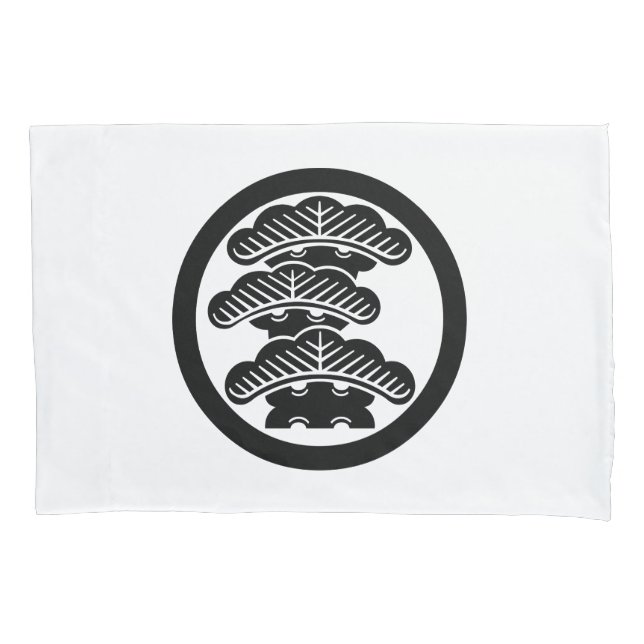 Maru ni Hidari Sangai Matsu Pillowcase (Front)