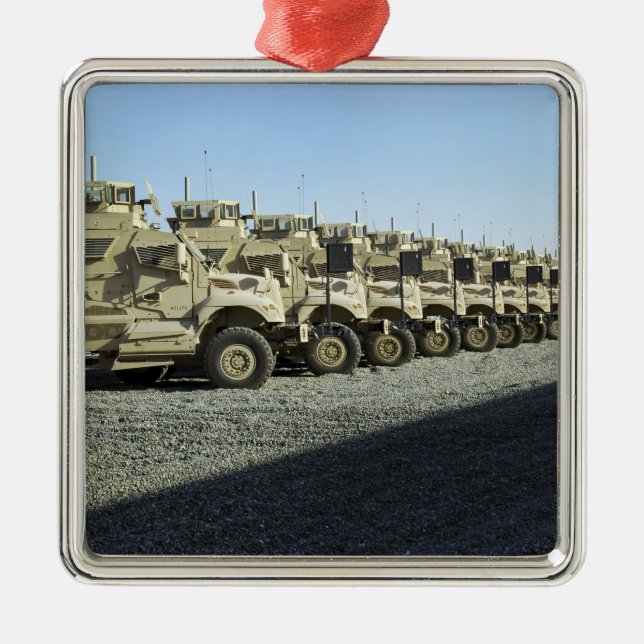 MaxxPro Metal Tree Decoration (Front)