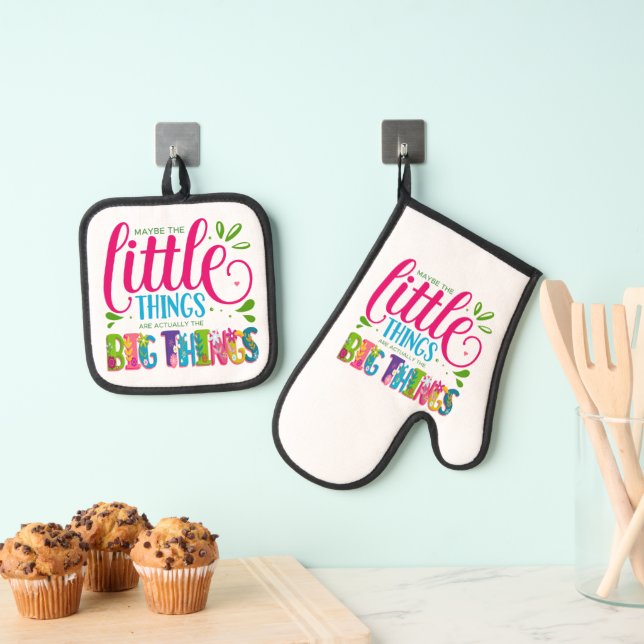 Maybe The Little Things Are Actually The Big Thing Oven Mitt & Pot Holder Set (Insitu(Hanging))