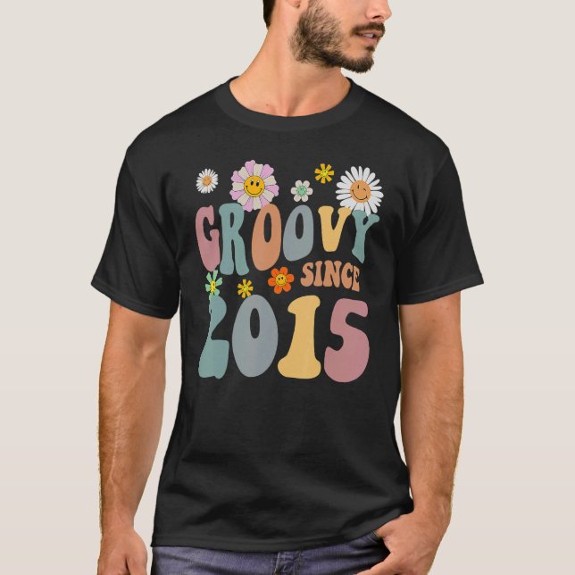 mb Groovy Since 2015 Retro Hippie Flower 7th Birth T-Shirt (Front)