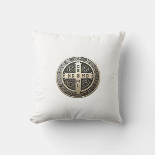 medalla de San Benito Cushion