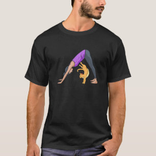 Meditating cat woman relaxation mindfulness yoga o T-Shirt