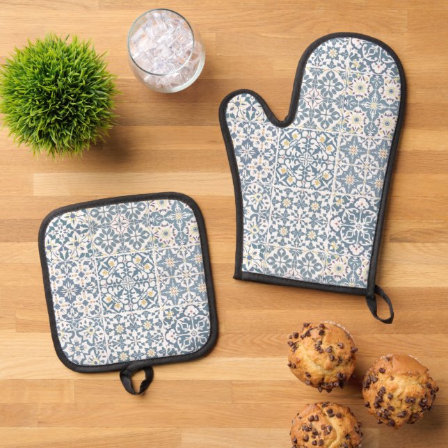 Mediterranean Tiles, Moroccan, Majolica, Azulejo Oven Mitt & Pot Holder Set (Top Down)