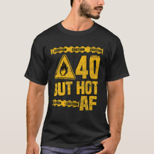 Mens 40Th Birthday. 40 Years But Hot AF. Funny Mec T-Shirt