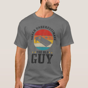 Mens Cornhole Never Underestimate The Old Guy Funn T-Shirt