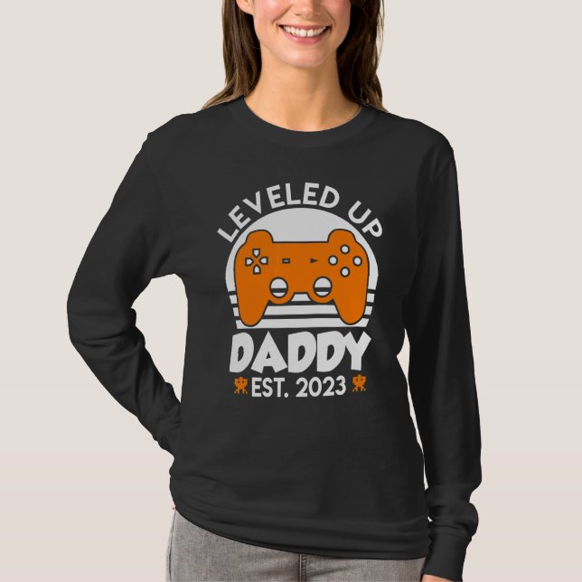 Mens Daddy 2023 Levelled Up To Dad 2023 Dad T-Shirt (Front)