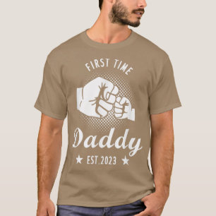 Mens First Time Daddy Est 2023 Dad Pregnancy Annou T-Shirt