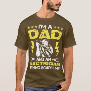 Mens Im A Dad And An Electrician Nothing Scares Me T-Shirt