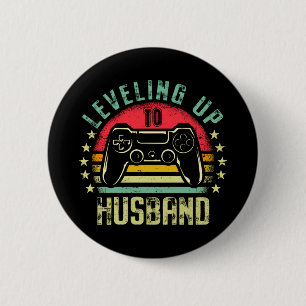 Mens levelling up to husband promoted future gamer 6 cm round badge