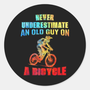 Mens Never Underestimate An Old Guy On A Bicycle M Classic Round Sticker