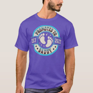 Mens Promoted To Daddy 2022 First Time Fathers Day T-Shirt