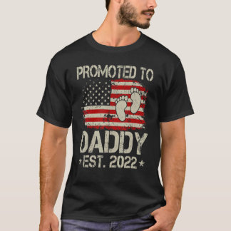 Mens Promoted To Daddy 2022 First Time Fathers Day T-Shirt