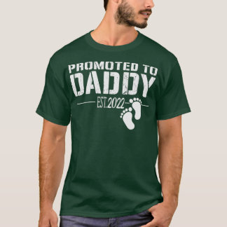 Mens Promoted to Daddy 2022 funny gift for new T-Shirt