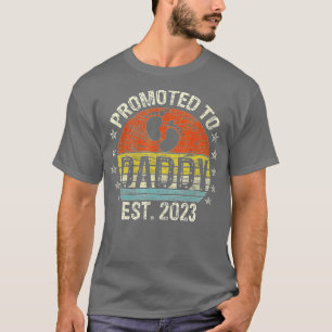 Mens Promoted To Daddy 2023 First Time Fathers Day T-Shirt