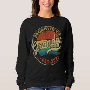 Mens Promoted To Grandpa 2022 First Time Fathers D Sweatshirt