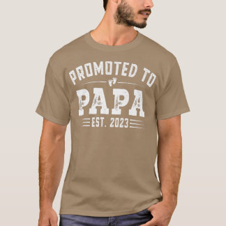 Mens Promoted To Papa 2023 Soon To Be Grandpa Gran T-Shirt
