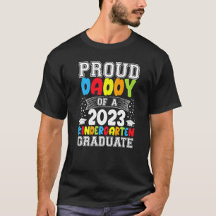 Mens Proud Daddy Of A 2023 Graduate Kindergarten G T-Shirt