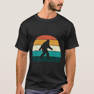 Mens retro big foot - cool sunset bigfoot lovers T-Shirt