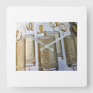 **MERRY CHRISTMAS "CHEERS COCKTAIL" CLOCK