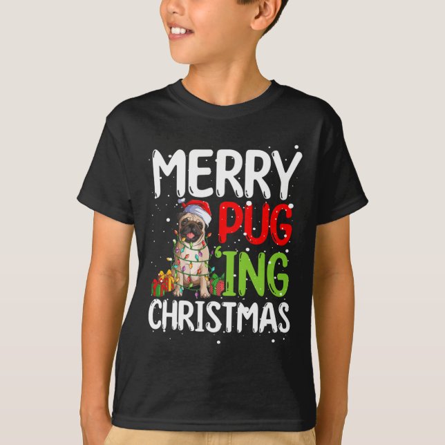 Merry Pugging Funny Pug Xmas Perfect For Any Famil T-Shirt (Front)