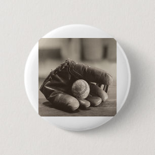 MES01BWD1 Ball in Mitt.tif 6 Cm Round Badge