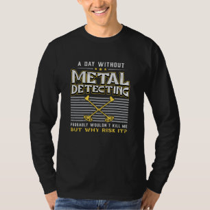 Metal Detecting Detectorist Gold Gift Idea T-Shirt
