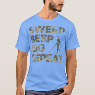 Metal Detecting T Sweep Beep Dig Repeat Camo Funn T-Shirt