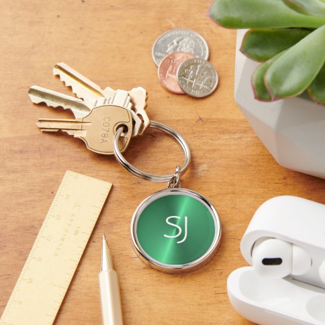 Metal monogram green shiny key ring (Desk)