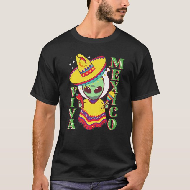 Mexican Poncho Cinco De Mayo Alien Sombrero Fiesta T-Shirt (Front)