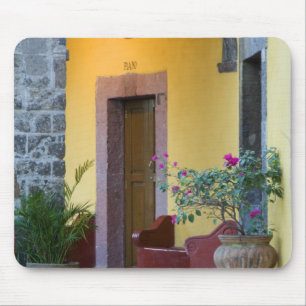 Mexico, San Miguel de Allende, Archway entrance Mouse Pad