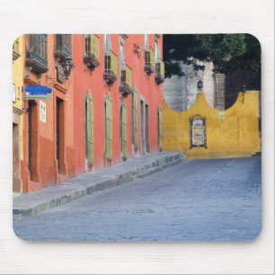 Mexico, San Miguel de Allende, Homes along Mouse Pad