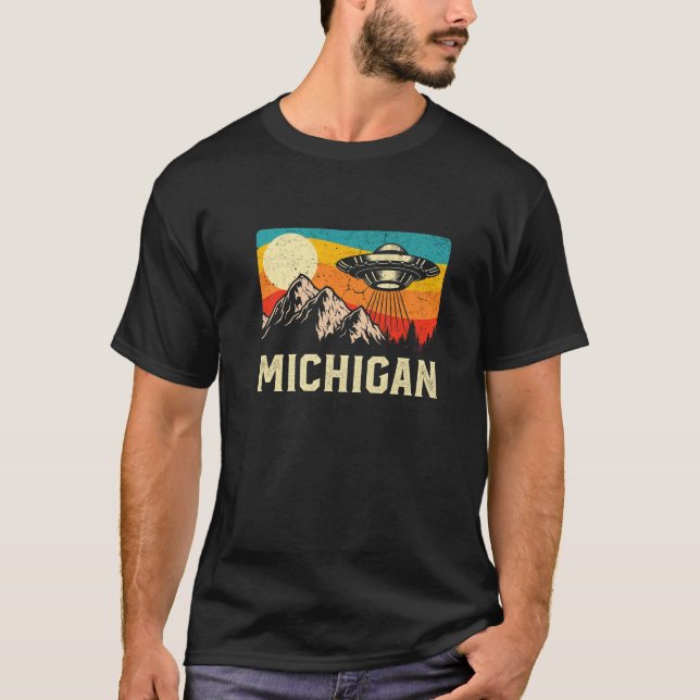Michigan UFO Alien Spaceship Mountains Retro Hikin T-Shirt (Front)