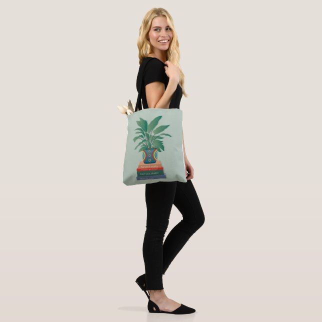 miller_designhub tote bag (On Model)