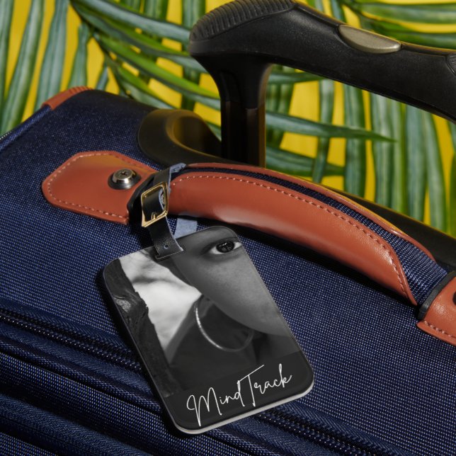 mind track luggage tag (Front Insitu 1)