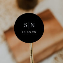 Minimal and Chic | Monogram Dark Black