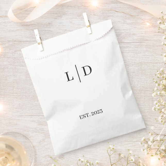 Minimal and Simple Personalised Wedding Favour Bags (Clipped)