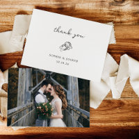 Minimal Horseshoe | Black and White Wedding Photo