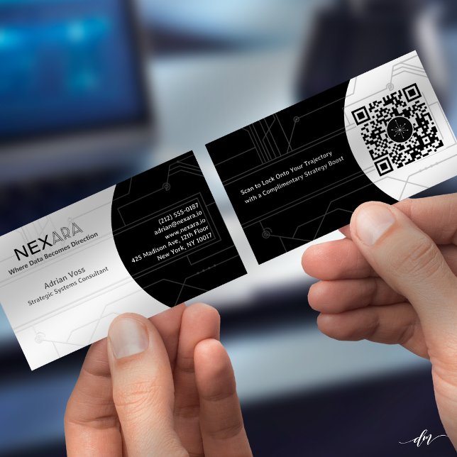Minimal Networking Business Card (Customizable business card showcasing seamless front-to-back design alignment for a cohesive, look.)