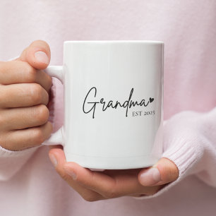 Minimalist Grandma EST 2025 Mug   New Grandma Gift