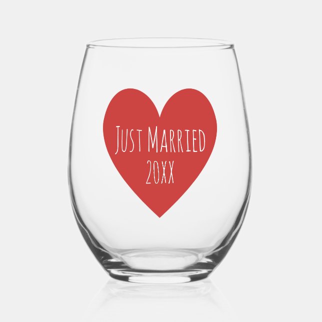 Minimalist Modern Just Married Year Red Heart Stemless Wine Glass (Front)