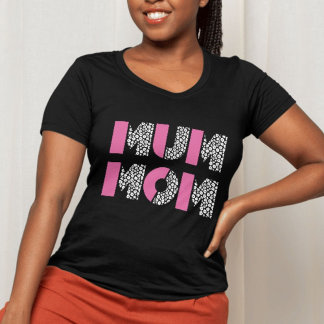 Minimalist MUM MOM Typography – Modern Mother T-Shirt