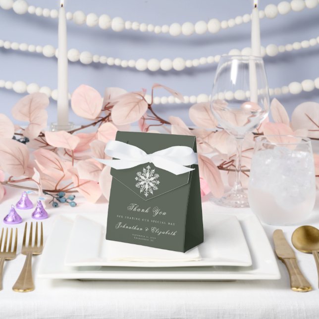 Minimalist Snowflake Wedding | Green Favour Box (Wedding)