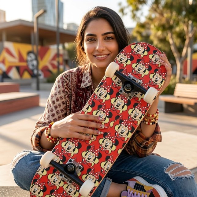 Minni Skateboard (Creator Uploaded)